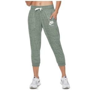 Nike vintage gym crop pants in green